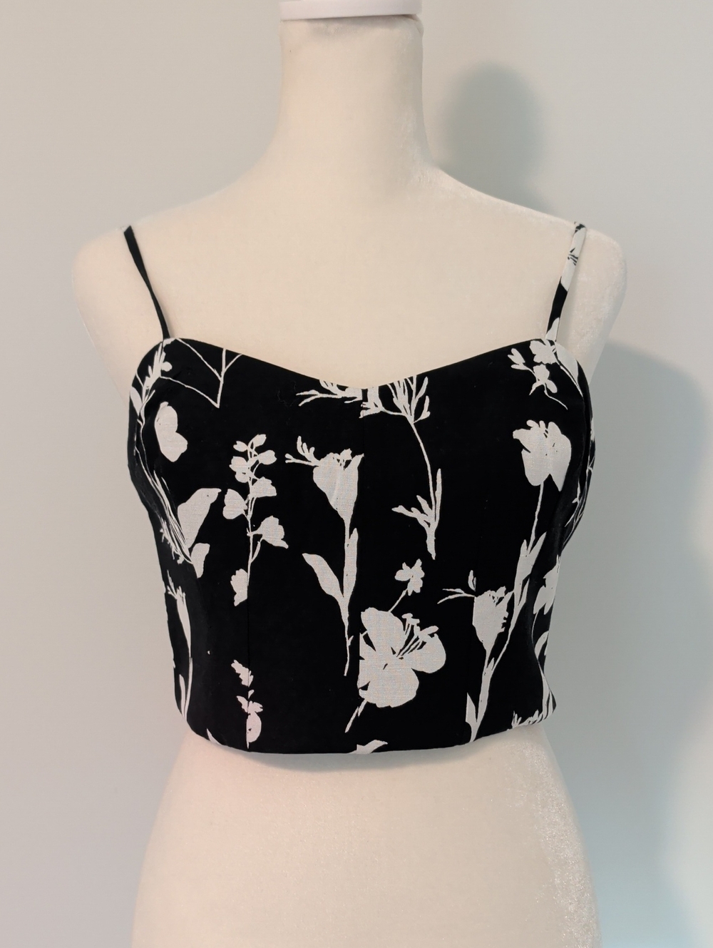NWT Club Monaco Black & White Floral Crop Cami Top